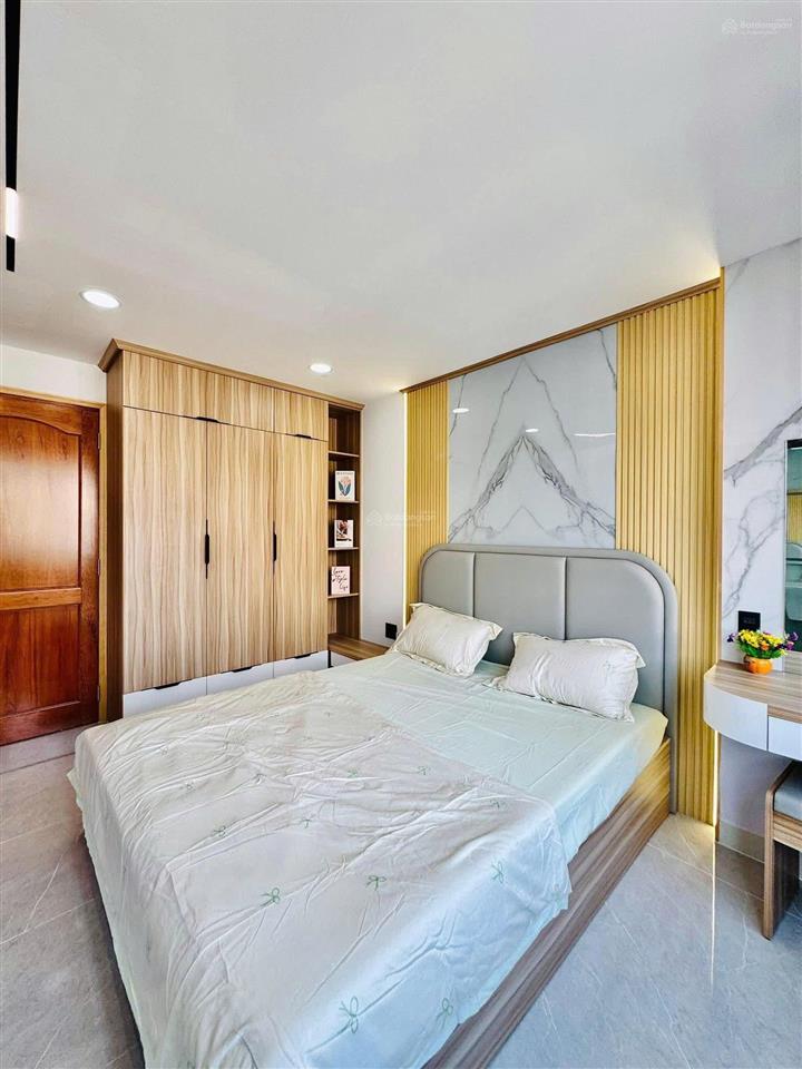 Căn nhà siêu phẩm nằm khúc cao đức lân, q2. giá 3 tỷ900tr dt 70m2, hẻm xe hơi 6m, hđ thuê 19tr. shr