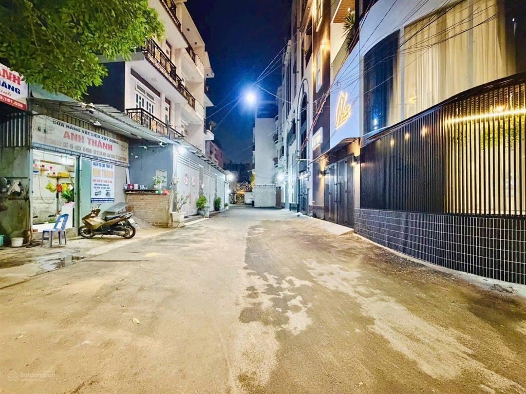 Cần bán nhà siêu phẩm quận 10. giá 2tỷ960tr dt 75m2, hẻm 6m, hđ thuê 19tr/tháng. sổ hồng riêng