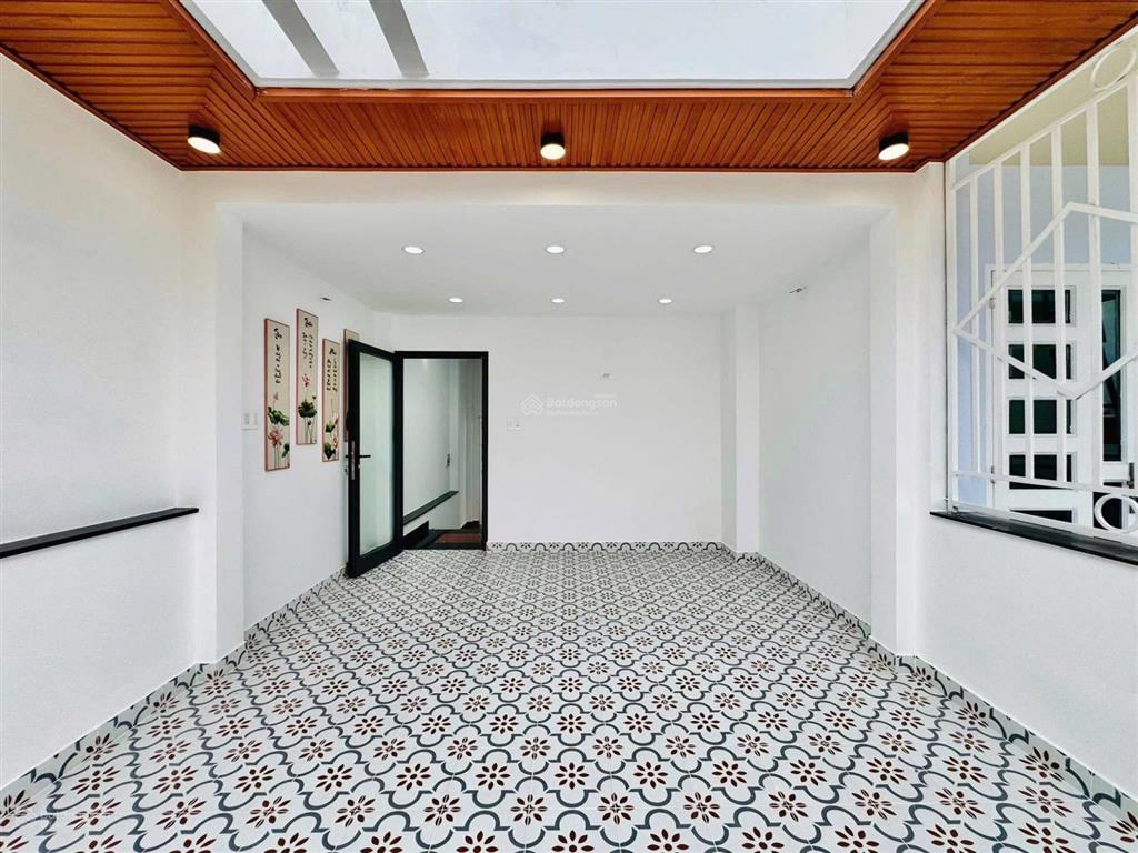 Bán gấp nhà gấp cho cô út. út tịch, tân bình. dt 75m2, hẻm 6m, hđ thuê 17tr/th. shr