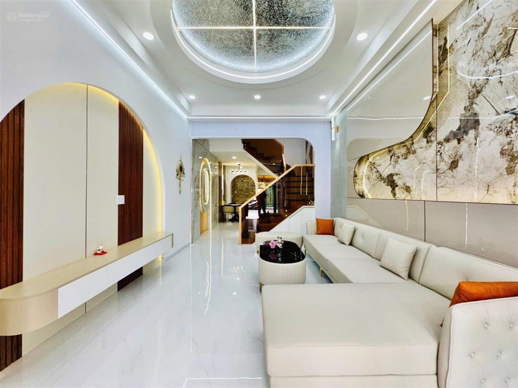 Bán gấp nhà gấp cho cô út. út tịch, tân bình. dt 75m2, hẻm 6m, hđ thuê 17tr/th. shr