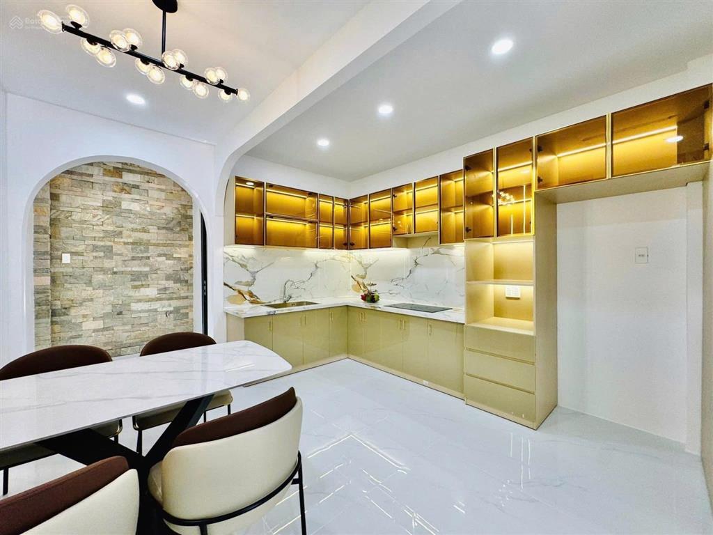 Bán gấp nhà gấp cho cô út. út tịch, tân bình. dt 75m2, hẻm 6m, hđ thuê 17tr/th. shr