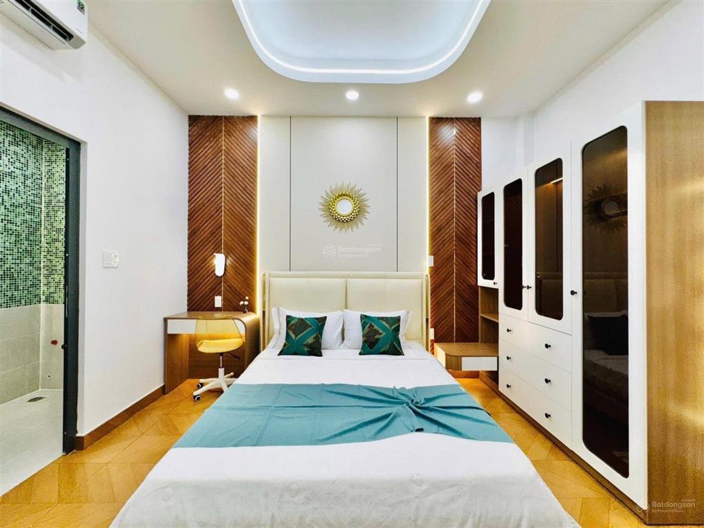 Bán gấp nhà gấp cho cô út. út tịch, tân bình. dt 75m2, hẻm 6m, hđ thuê 17tr/th. shr