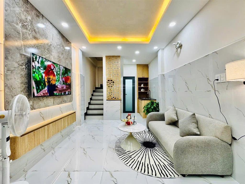 Bán nhà siêu phẩm ở lý văn phức, q1 dt 65m2, hẻm 6m, hđ thuê 19tr. shr chính chủ