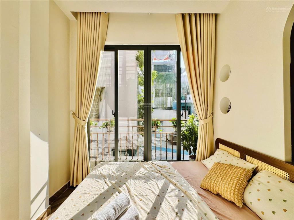 Bán gấp nhà đẹp vị trí ở hồ biểu chánh giá 2tỷ850tr, phú nhuận dt 69m2 hẻm 6m, hđ thuê 18tr/th shr
