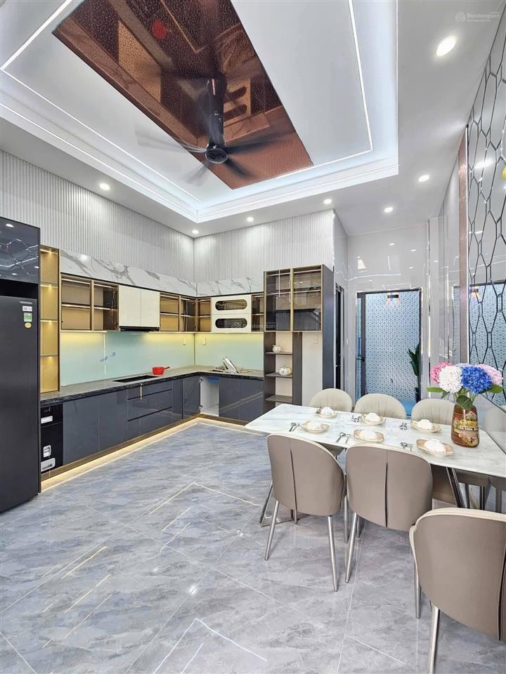 Cô 8 cần bán nhà nhanh để làm ăn (giảm 300tr), giá 2tỷ900tr dt 72m2, hẻm 5m, hđ thuê 19tr. shr