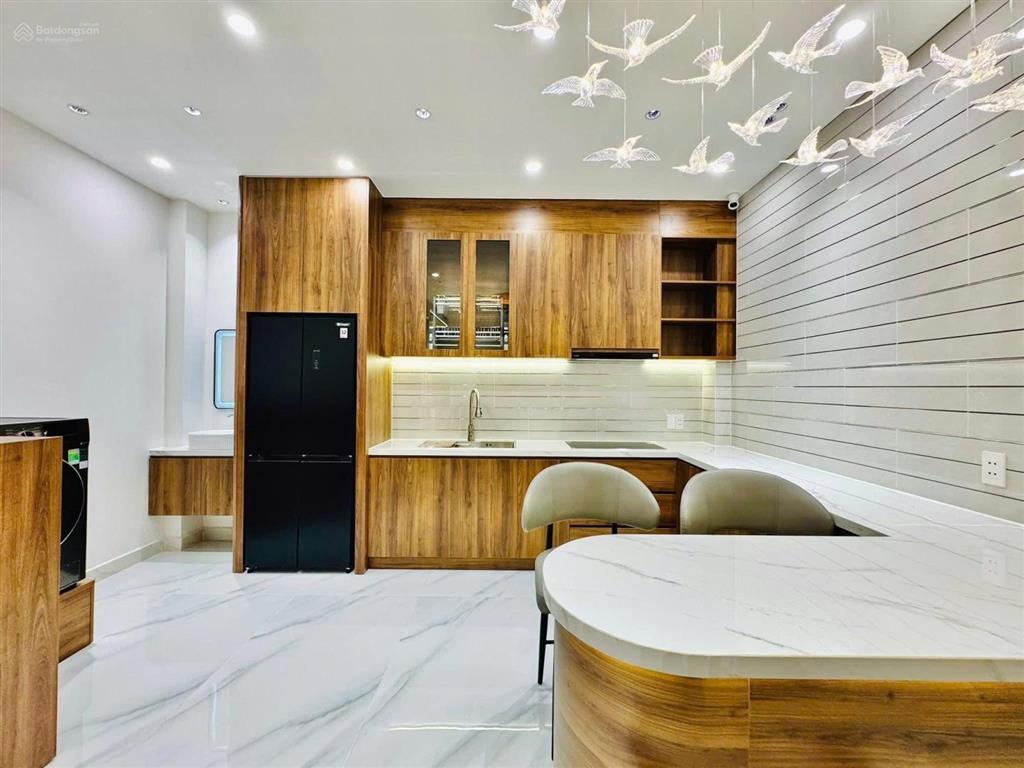 Bán nhà giá tôt ở hẻm 373 giá 2tỷ990tr nguyễn trãi, q1. dt 70m2, hẻm 5m, hđ thuê 19tr/th. shr