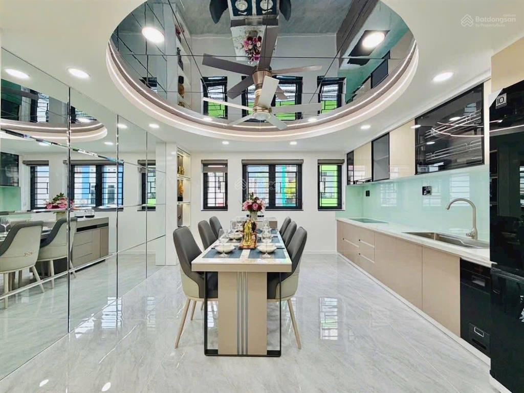 Bán gấp nhà hẻm 214 nguyễn trãi, q5. giá 4ty250tr dt 90m2, hẻm 5m, hđ thuê 19tr/th. sổ hồng riêng
