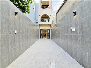 Mới nhận về tay căn nhà ngộp giá 3tỷ950tr, lê đại hành, q11. dt 70m², hẻm 6m, hđ thuê 20tr. shr