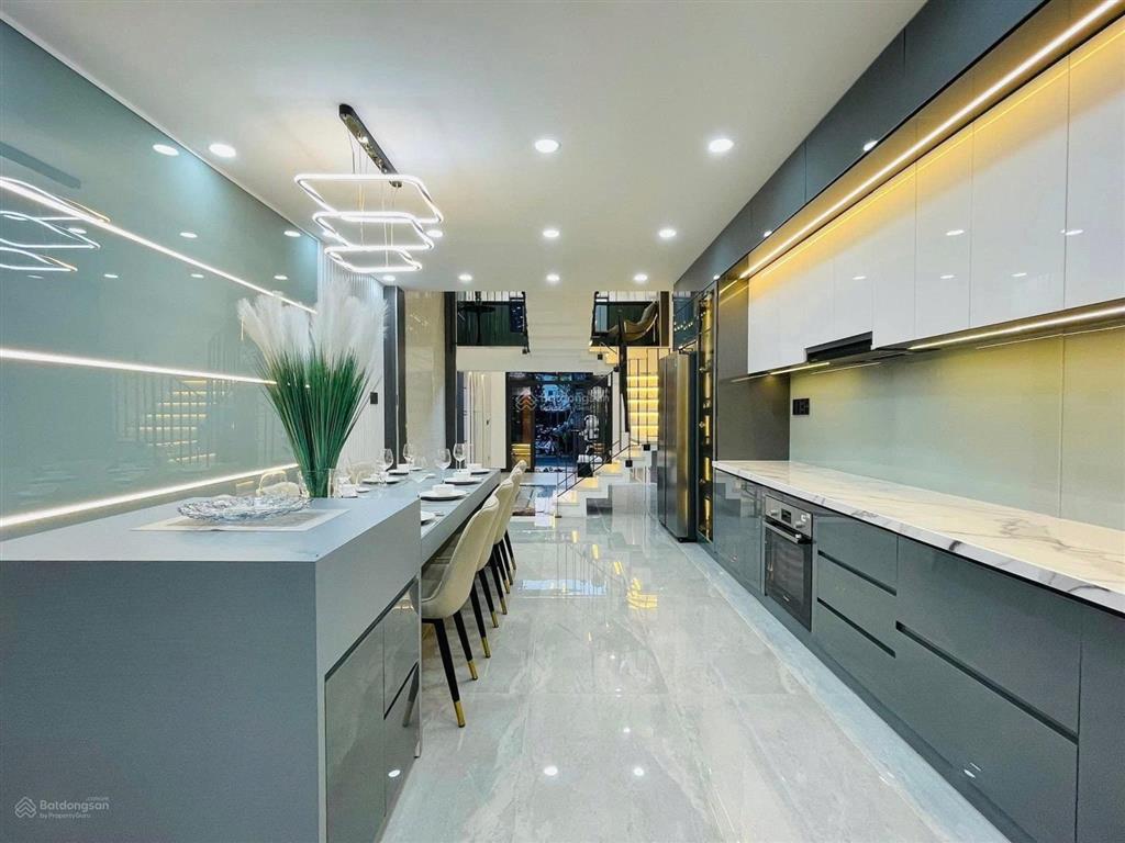 Bán nhà nổi bật dương quảng hàm, gò vấp, dt 84,4m2, hẻm 6m, hđ thuê 19tr/th. sổ riêng