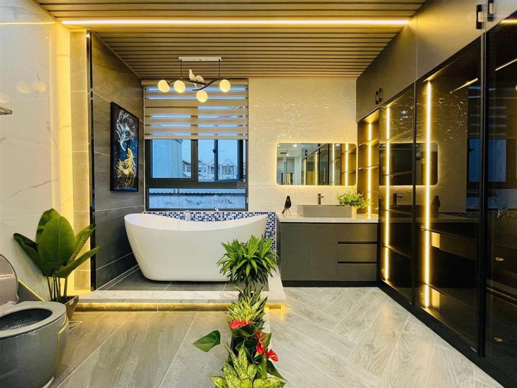 Bán nhà nổi bật dương quảng hàm, gò vấp, dt 84,4m2, hẻm 6m, hđ thuê 19tr/th. sổ riêng