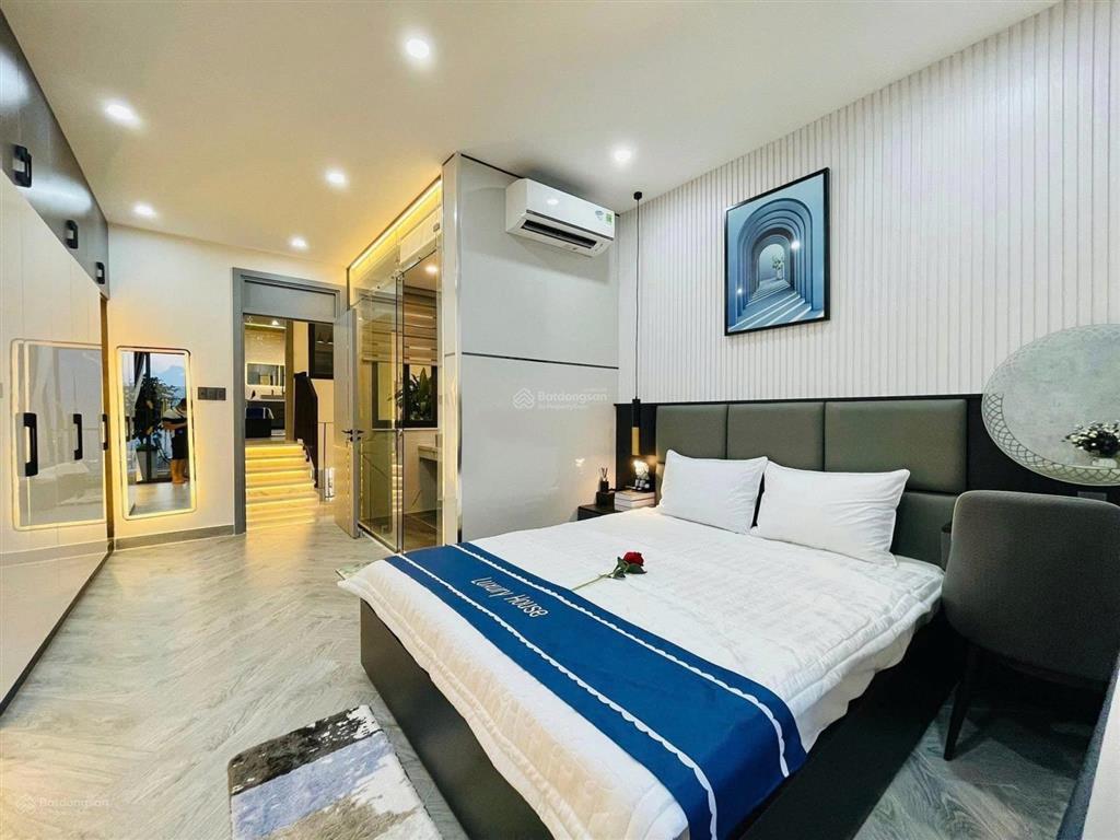 Bán nhà nổi bật dương quảng hàm, gò vấp, dt 84,4m2, hẻm 6m, hđ thuê 19tr/th. sổ riêng