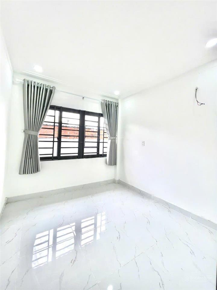 Nhà ngang 3,8m dài 6m 2pn có ban công full thổ cư gần cầu tham lương quận 12 giá 860tr còn bớt