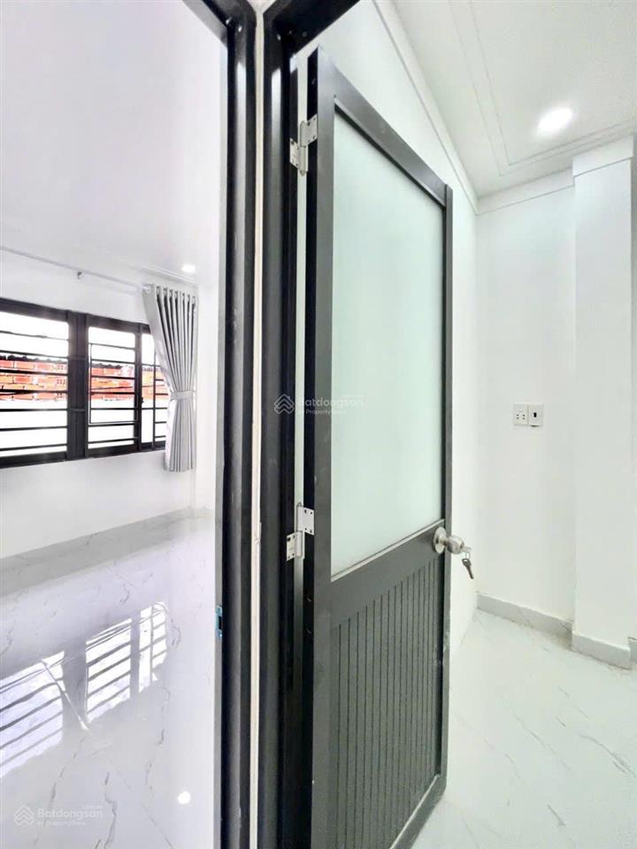 Nhà ngang 3,8m dài 6m 2pn có ban công full thổ cư gần cầu tham lương quận 12 giá 860tr còn bớt