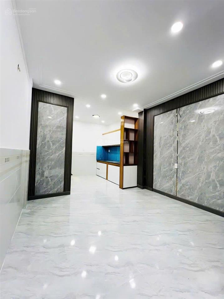 Nhà ngang 3,8m dài 6m có 2 phòng ngủ hẻm oto ngay ngã 3 đông quang quận 12