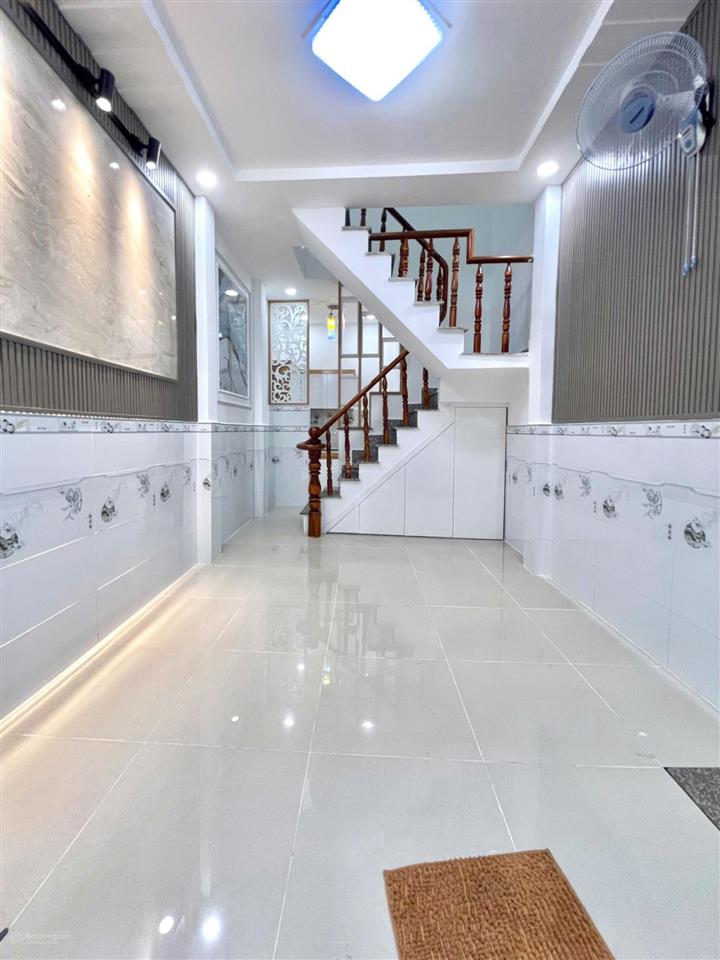 Nhà xây mới 4x7 1 trệt 1 lầu 2 phòng có ban công gần metro quận 12 giá 1 tỉ 230 còn bớt chính chủ