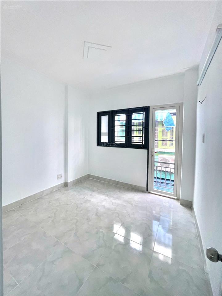 Nhà xây mới 4x7 1 trệt 1 lầu 2 phòng có ban công gần metro quận 12 giá 1 tỉ 230 còn bớt chính chủ