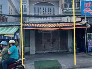 Bán gấp nhà 1 lầu 5x20 ngay chợ đệm, tân túc  giá 750 triệu. đang cho thuê 20 triệu/ tháng
