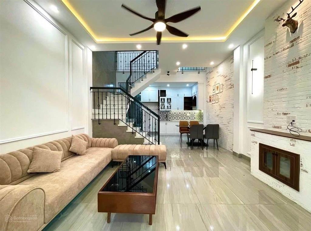 Bán gấp nhà 1 lầu 6x20, giá 800 triệu. ngay chợ đệm, đang cho thuê 20 triệu/tháng