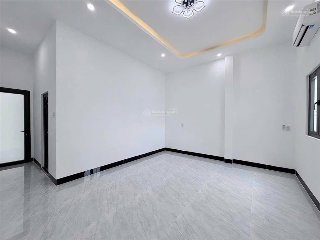 Nhà 1 trệt 1 lầu ngay chợ bờ ngựa đường hưng nhơn, 5x22. giá 899 triệu