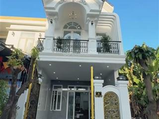 Chính chủ bán gấp nhà 1 lầu 5x22. giá 799 triệu. đường đoàn nguyễn tuấn, ngay chợ hưng long