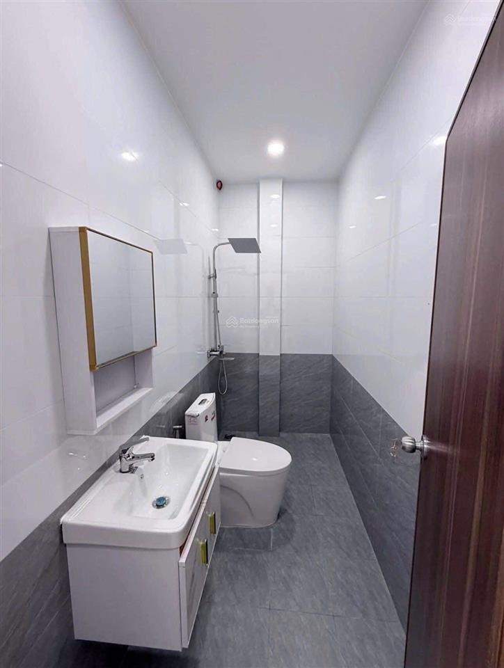 Chính chủ bán gấp nhà 1 lầu 5x22. giá 799 triệu. đường đoàn nguyễn tuấn, ngay chợ hưng long