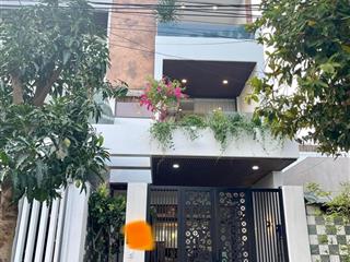 Bán gấp nhà 2 lầu 6x17. giá 900 triệu gần vòng xoay an lạc, bình chánh