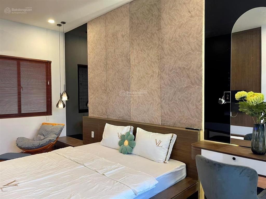 Bán gấp nhà 2 lầu 6x17. giá 900 triệu gần vòng xoay an lạc, bình chánh