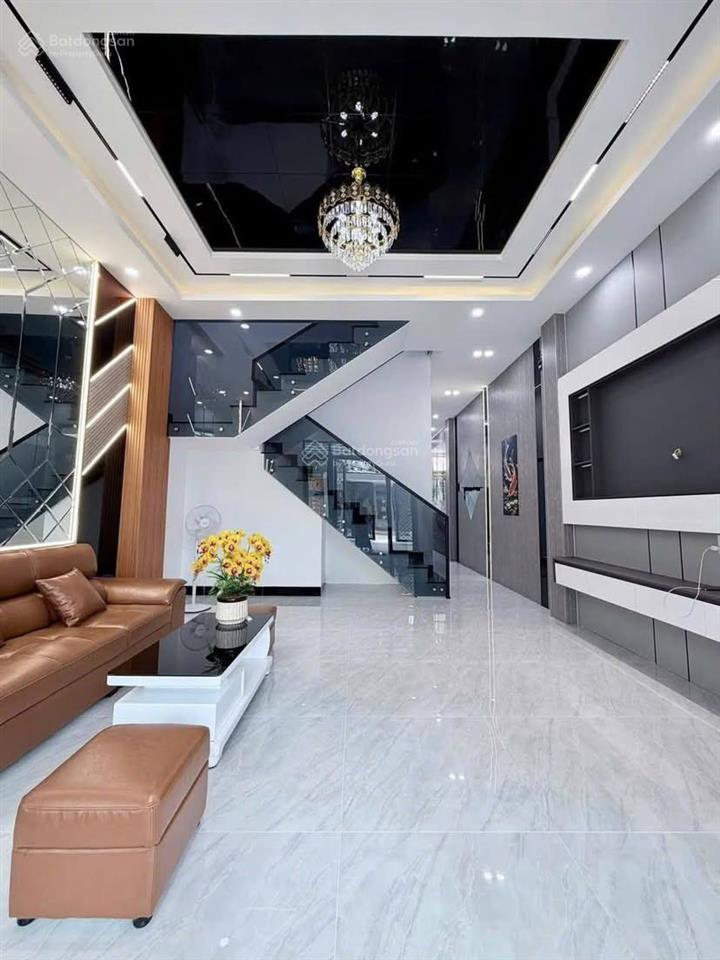 Nhà 5,2x18, 1 trệt 1 lầu. giá 1tỷ, kế bên chợ hưng long, bình chánh