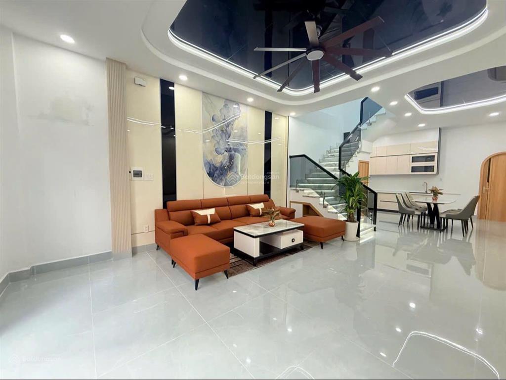 Bán gấp nhà 1 lầu 8x20m, nằm ngay chợ bờ ngựa. giá 920 triệu, đang cho thuê 28 triệu/tháng