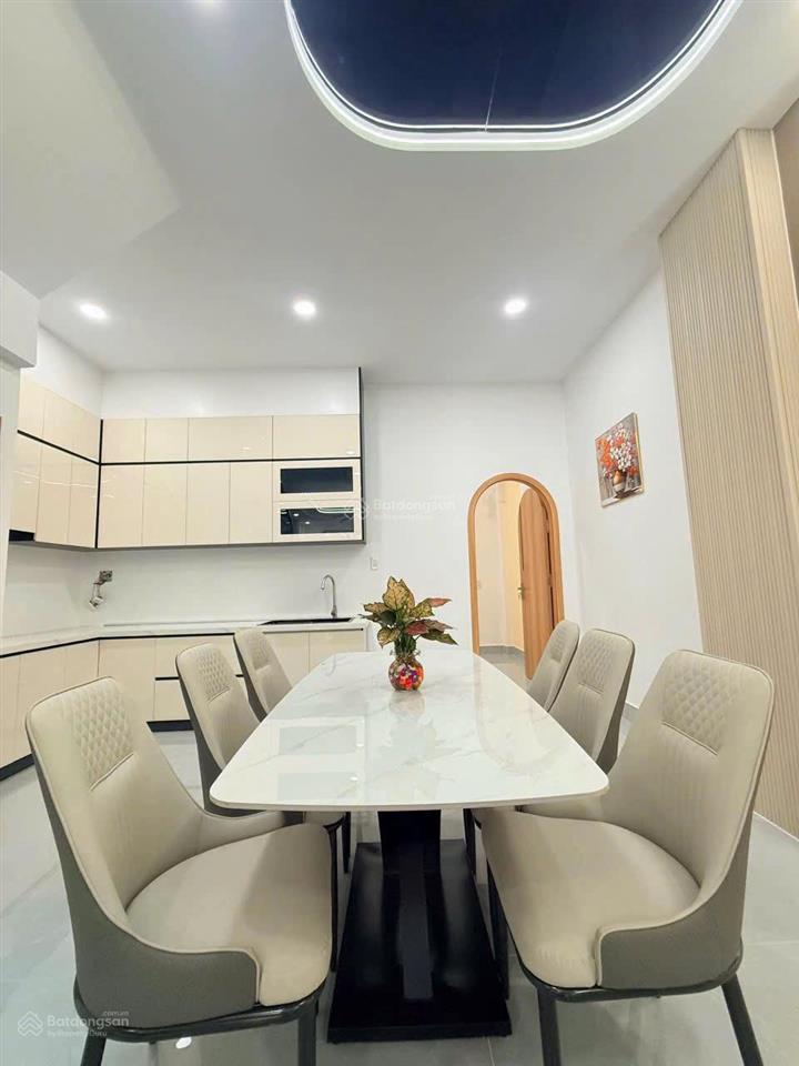Bán gấp nhà 1 lầu 8x20m, nằm ngay chợ bờ ngựa. giá 920 triệu, đang cho thuê 28 triệu/tháng