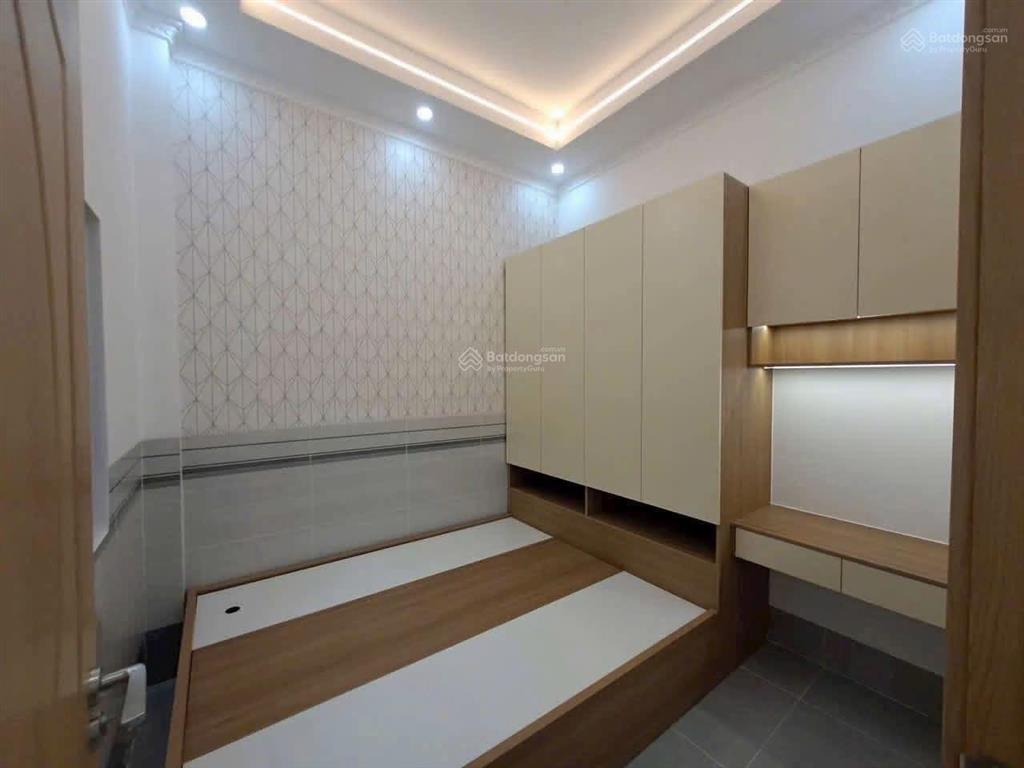 Bán gấp nhà 1 lầu 8x20m, nằm ngay chợ bờ ngựa. giá 920 triệu, đang cho thuê 28 triệu/tháng