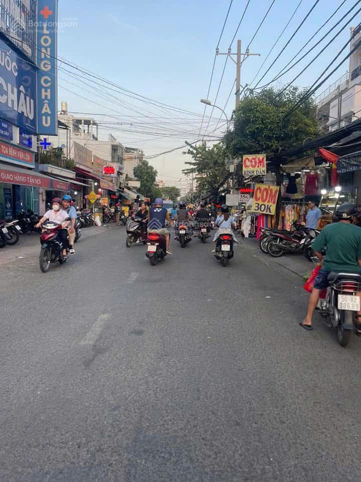 Chính chủ bán gấp nhà 1 lầu, 6x20m ngay chợ phú lợi. đang cho thuê 25 triệu/tháng