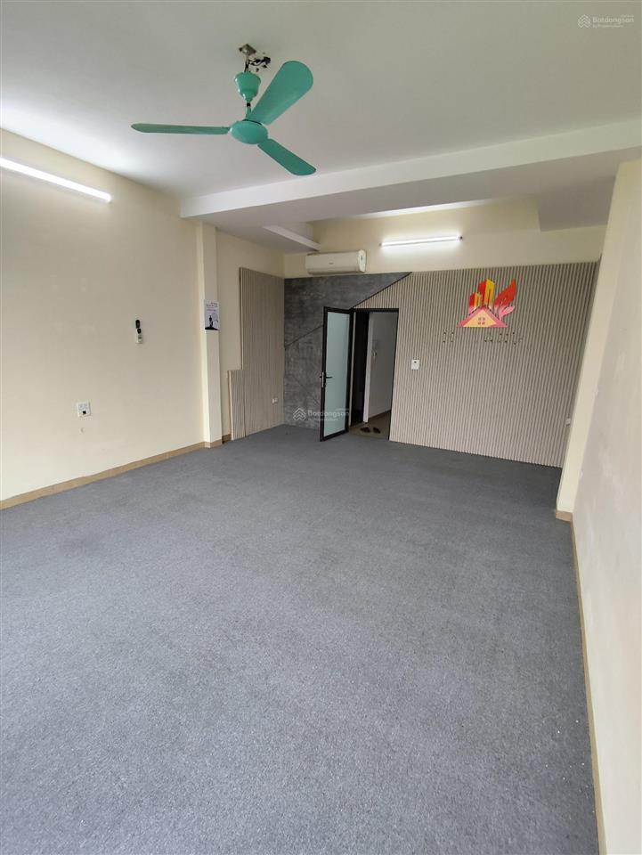 Cho thuê văn phòng linh đàm mặt phố bùi quốc khái ô tô đỗ 6.5 triệu/tháng