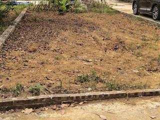 Nhà em cần bán lô đất 100m2 thổ cư sẵn sổ chỉ 19tr/m2 tại trung tâm hòa lạc.  0983 868 ***