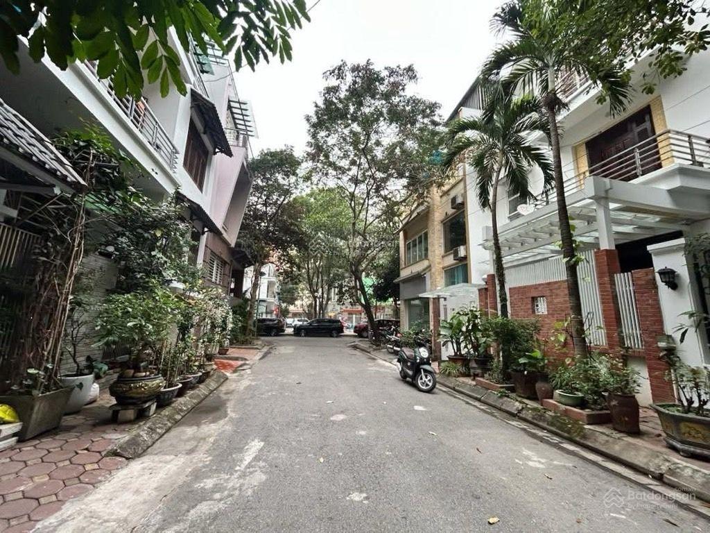 Bán biệt thự 39 tỷ, 100m2 tại mỹ đình 1, nam từ liêm, gara ô tô, mặt tiền quyền lực, view vườn hoa