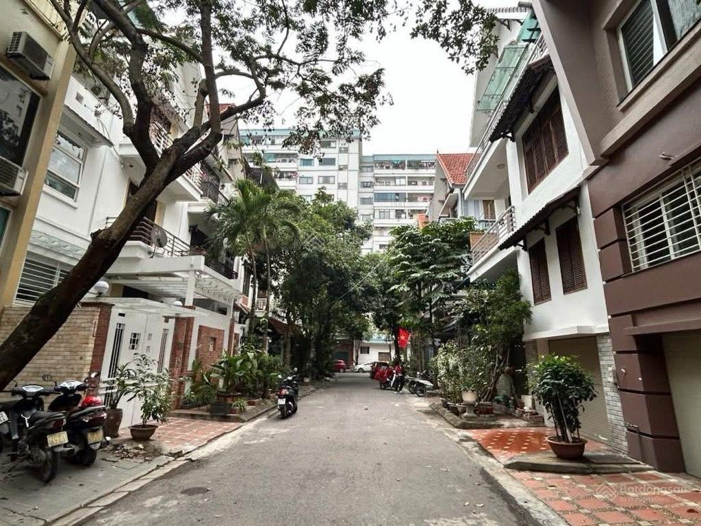Bán biệt thự 39 tỷ, 100m2 tại mỹ đình 1, nam từ liêm, gara ô tô, mặt tiền quyền lực, view vườn hoa