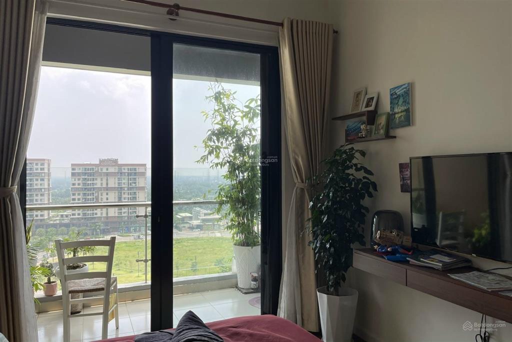 Chính chủ cần bán gấp ch sẵn sổ có ban công khu đô thị nhật mizuki, 2pn2wc tặng nội thất