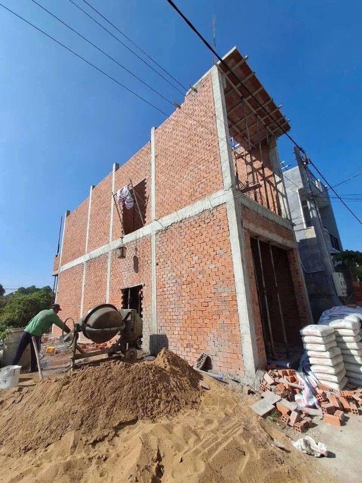 Nhà mới xây sr hoàn công 3.39 tỷ _84m2_1 lầu 1 trệt _sân ô tô 