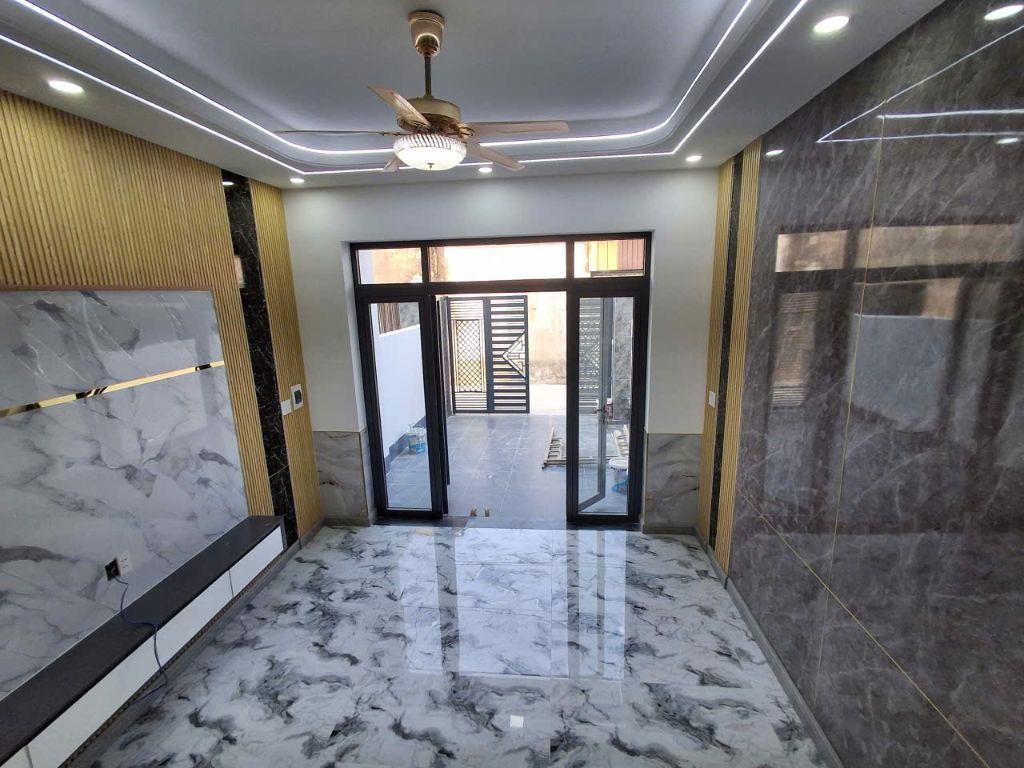 Nhà 1 lầu 1 trệt mới xây 3.3 tỷ _70 m2, sr hoàn công _3 phòng ngủ 