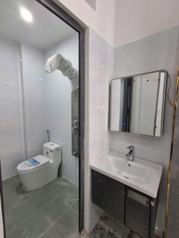 Nhà 1 lầu 1 trệt mới xây 3.3 tỷ _70 m2, sr hoàn công _3 phòng ngủ 