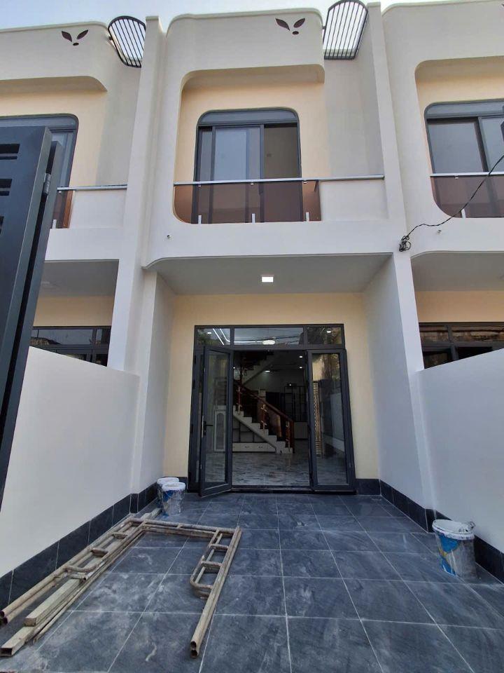 Nhà 1 lầu 1 trệt mới xây 3.3 tỷ _70 m2, sr hoàn công _3 phòng ngủ 