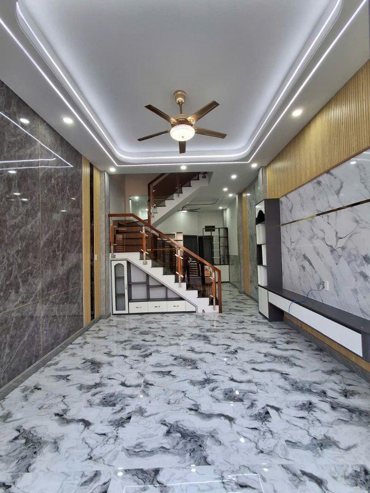 Nhà 1 lầu 1 trệt mới xây 3.3 tỷ _70 m2, sr hoàn công _3 phòng ngủ 