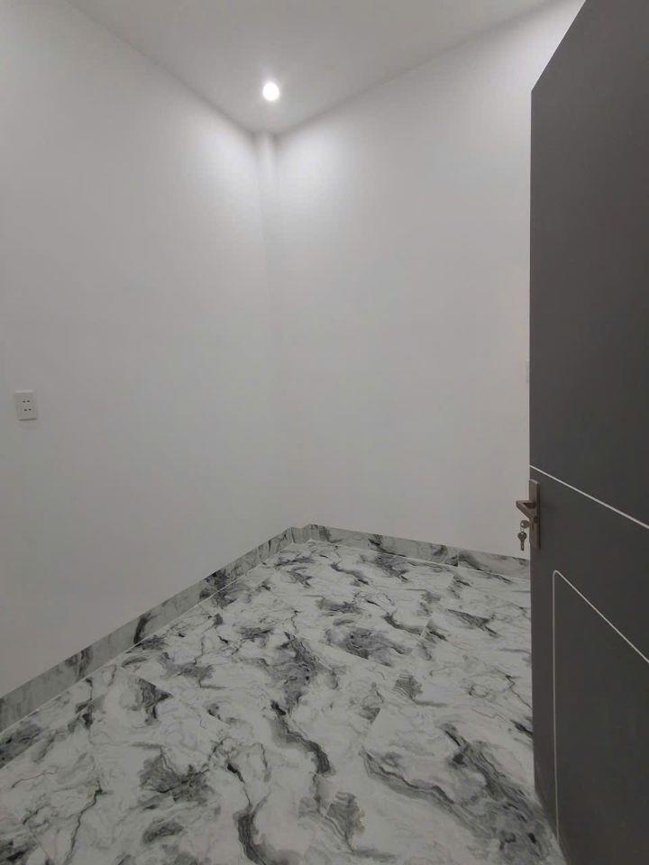 Nhà 1 lầu 1 trệt mới xây 3.3 tỷ _70 m2, sr hoàn công _3 phòng ngủ 