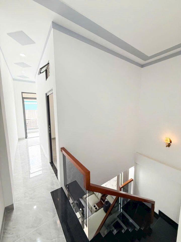 Nhà mới xây sr hoàn công 3.45 tỷ _61 m2_1 lầu 1 trệt sát đường Nguyễn Tri Phương 