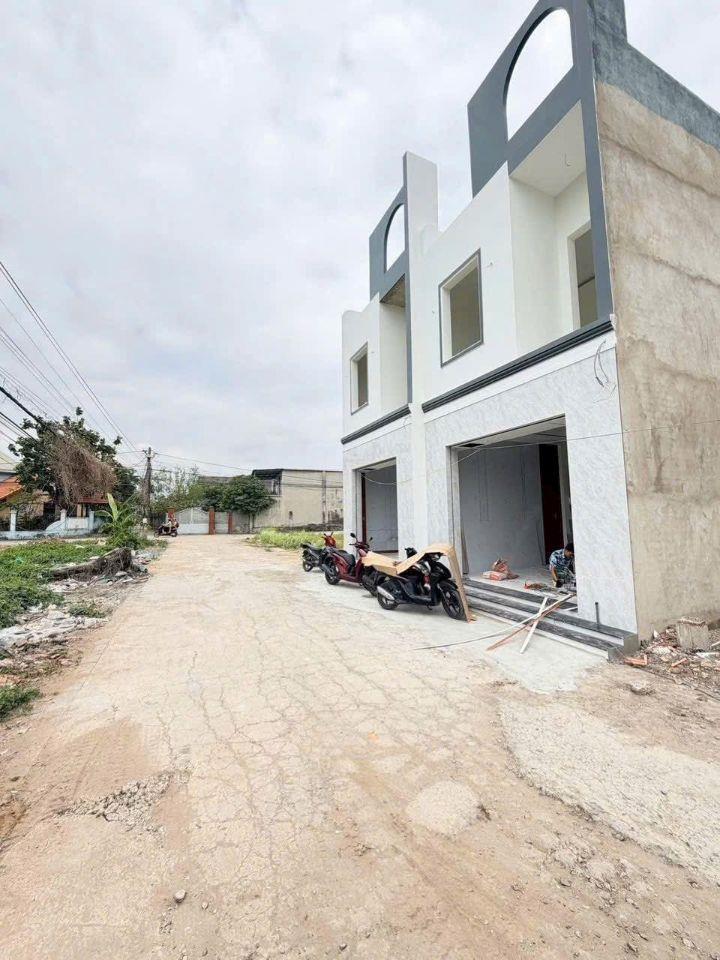 Nhà sr hoàn công 2.99 tỷ _1 lầu 1 trệt _64 m2, đường 6 m