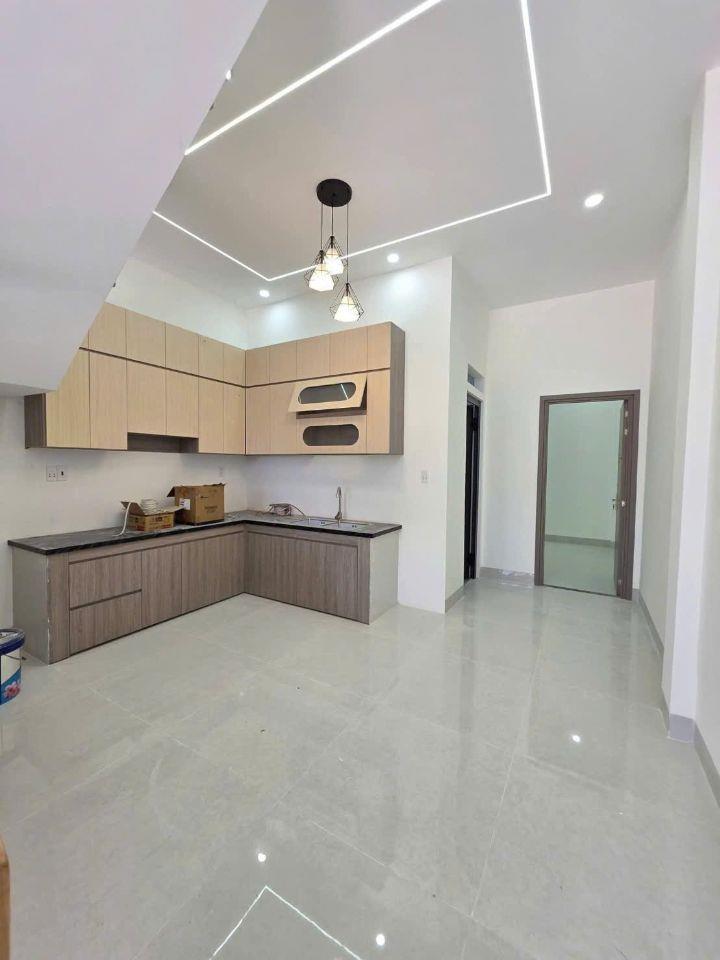Nhà sr hoàn công 2.99 tỷ _1 lầu 1 trệt _64 m2, đường 6 m