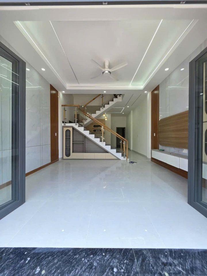 Nhà sr hoàn công 2.99 tỷ _1 lầu 1 trệt _64 m2, đường 6 m