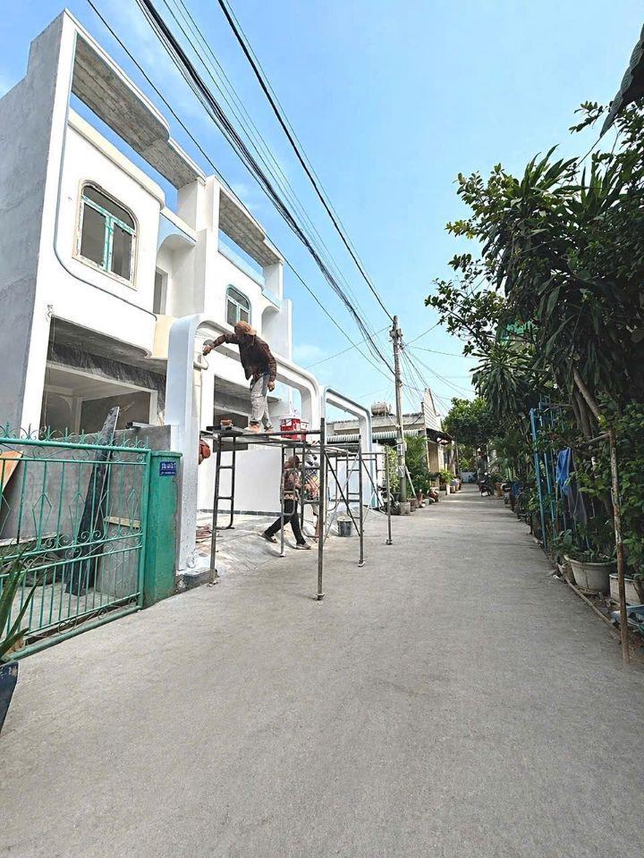 Nhà mới xây sát chợ Tân Vạn 3.85 tỷ_1 lầu 1 trệt 4 phòng ngủ