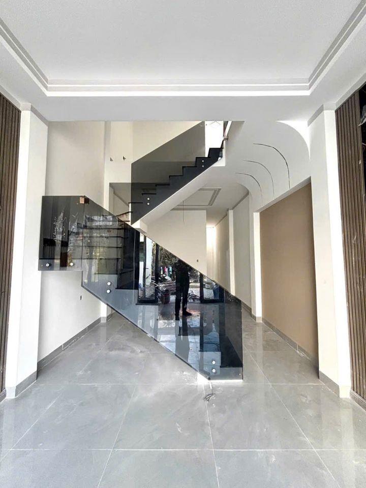 Nhà mới xây sát chợ Tân Vạn 3.85 tỷ_1 lầu 1 trệt 4 phòng ngủ