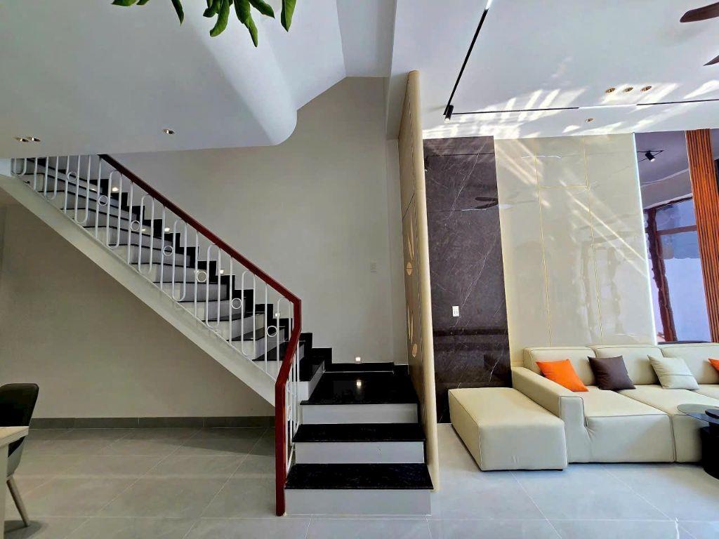 Nhà mới đối diện chợ Tam Hiệp 3.95 tỷ_1 lầu 1 trệt sr hoàn công